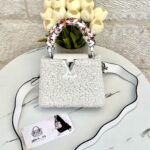 شنتة LV (فرو) ابيض، 20سم.