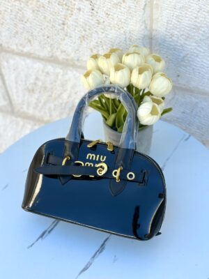 miumiu اسود، قاعدة 30 سم.