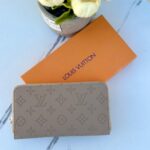 جزدان LV بيج كبير