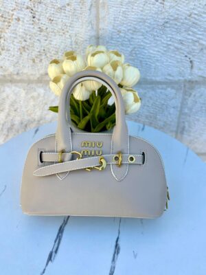 miumiu بيج، قاعدة 30 سم.