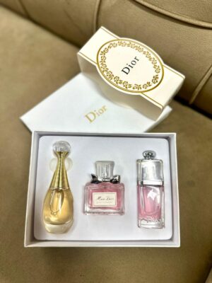 عطر Dior نسائي، بكج 3 قطع.