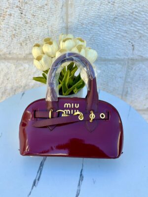 miumiu برغندي لامع، قاعدة 30 سم.