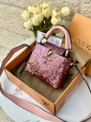 Louis Vuitton حجر 🩷💎 مع علبة