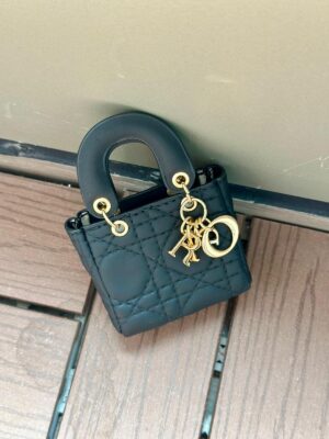 تشارمز الحقيبة من DIOR