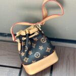 تشارمز الحقيبة من LV