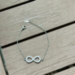 اسوارة انفينتي فضي زيركون 💎