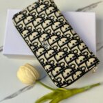 جزدان DIOR معرق كبير