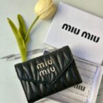 جزدان miumiu اسود صغير 🖤 مغناطيس