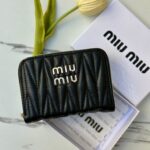 جزدان miumiu اسود صغير 🖤 سحاب