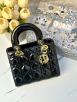 ⁦ليدي ديور اسود لامع،مع علبة،22 سم 🖤⁩ - الصورة ⁦3⁩