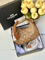 ⁦شنتة كوتش جوني كمل قاعدة 20سم مع علبة⁩ - الصورة ⁦3⁩