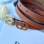 حزام Dior عسلي مع علبة مختوم