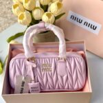 شنتة miu miu زهري، مع علبة وكيس