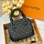 شنتة LV اسود، مع علبة 🖤