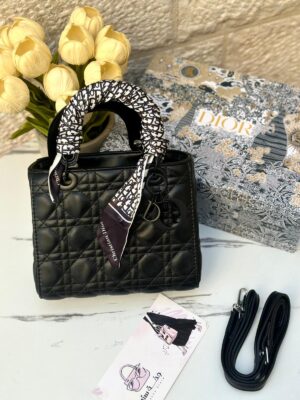 ليدي ديور اسود مَت،مع علبة،22 سم 🖤