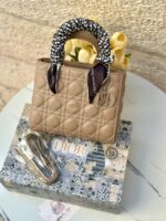 ⁦ليدي ديور بيج غامق،مع علبة،22 سم⁩ - الصورة ⁦4⁩