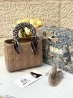 ⁦ليدي ديور بيج غامق،مع علبة،22 سم⁩ - الصورة ⁦7⁩