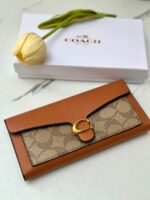 ⁦جزدان coach عسلي كبير 🤎⁩ - الصورة ⁦3⁩