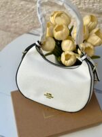 ⁦شنتة كوتش كارمن ابيض قاعدة 20سم مع علبة⁩ - الصورة ⁦2⁩