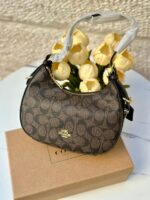 ⁦شنتة كوتش كارمن بني قاعدة 20سم مع علبة⁩ - الصورة ⁦4⁩