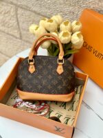 ⁦شنتة LV بني، مع علبة 🤎⁩ - الصورة ⁦2⁩