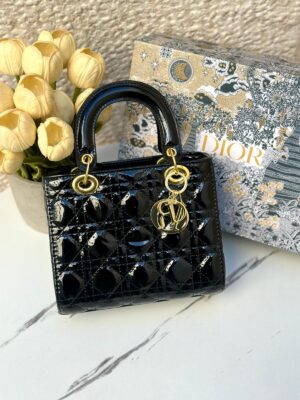 ليدي ديور اسود لامع،مع علبة،22 سم 🖤