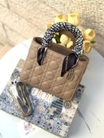 ⁦ليدي ديور بيج غامق،مع علبة،22 سم⁩ - الصورة ⁦5⁩