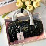 شنتة miu miu اسود، مع علبة وكيس