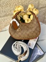 ⁦شنتة كوتش جوني كمل قاعدة 20سم مع علبة⁩ - الصورة ⁦4⁩