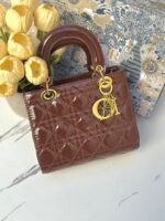 ليدي ديور شوكلت🍫 لامع،22 سم ،مع علبة.