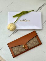 ⁦جزدان coach عسلي كبير 🤎⁩ - الصورة ⁦2⁩