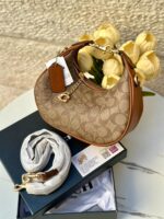 ⁦شنتة كوتش جوني كمل قاعدة 20سم مع علبة⁩ - الصورة ⁦5⁩