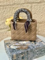 ⁦ليدي ديور بيج غامق،مع علبة،22 سم⁩ - الصورة ⁦3⁩