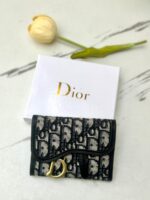 ⁦جزدان DIOR رمادي معرق صغير⁩ - الصورة ⁦2⁩