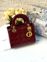 ⁦ليدي ديور ماروني لامع،مع علبة،22 سم ♥️⁩ - الصورة ⁦2⁩