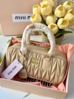 شنتة miu miu بيج، مع علبة وكيس