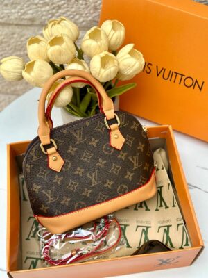 شنتة LV بني، مع علبة 🤎