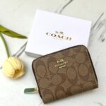 جزدان coach بني صغير 🤎