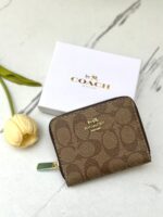 جزدان coach بني صغير 🤎