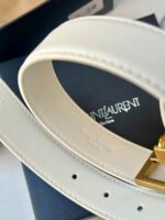 ⁦حزام ysl ابيض مع علبة مختوم⁩ - الصورة ⁦3⁩