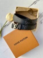 ⁦حزام LV مع علبة مختوم⁩ - الصورة ⁦2⁩