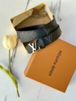 ⁦حزام LV مع علبة مختوم⁩ - الصورة ⁦3⁩