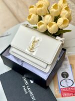 ⁦YSL كتف/كروس ابيض مع علبة 🤍🎁⁩ - الصورة ⁦2⁩