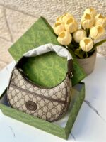 ⁦حقيبة GUCCI مع علبة، قاعدة 22سم⁩ - الصورة ⁦2⁩