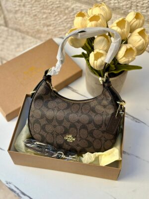 شنتة كوتش كارمن بني قاعدة 20سم مع علبة