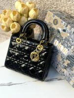 ⁦ليدي ديور اسود لامع،مع علبة،22 سم 🖤⁩ - الصورة ⁦2⁩