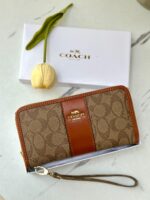 جزدان coach عسلي🤎سحاب .. كبير