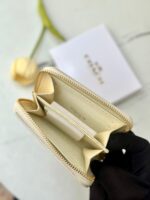 ⁦جزدان coach بيج صغير⁩ - الصورة ⁦3⁩