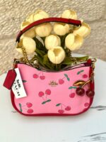 شنتة كوتش مع كرزة مختومة 🍒🩷