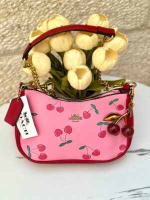 شنتة كوتش مع كرزة مختومة 🍒🩷